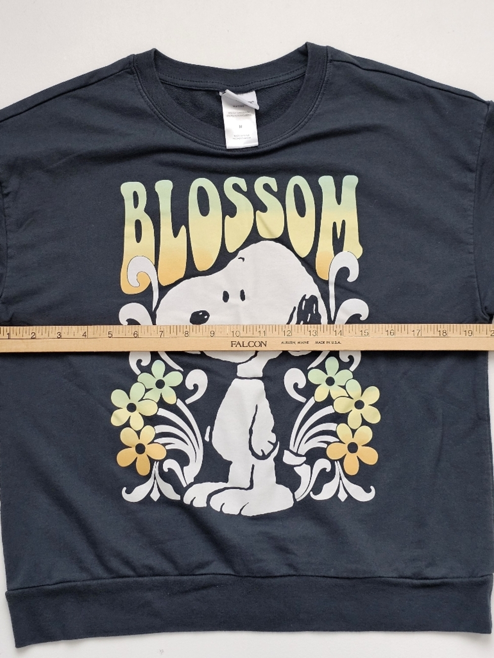 Peanuts Snoopy Blossom Graphic Sweatshirt Medium Retro Floral Crewneck - Picture 9 of 9